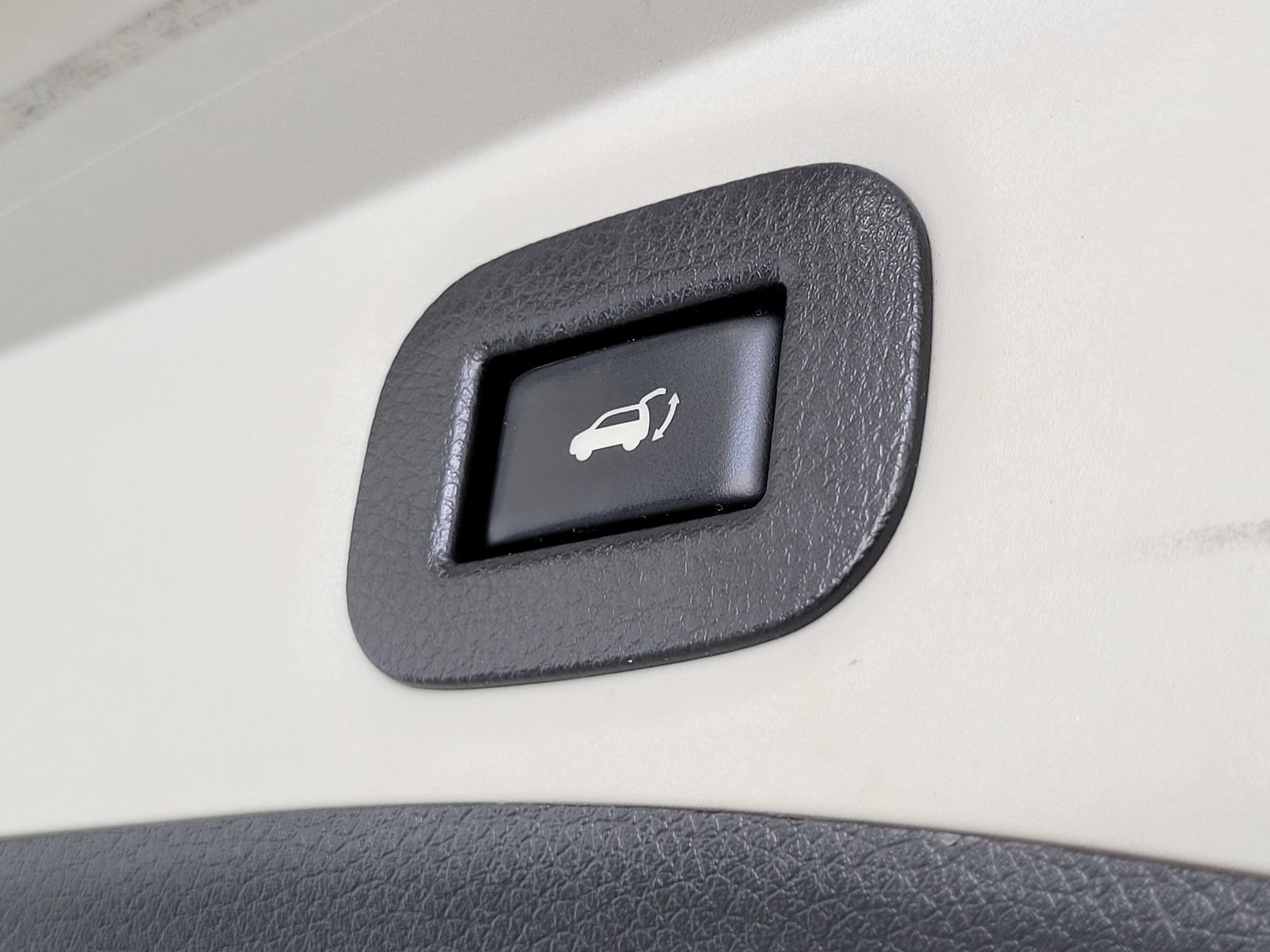 Used 2019 White Nissan SV image 32