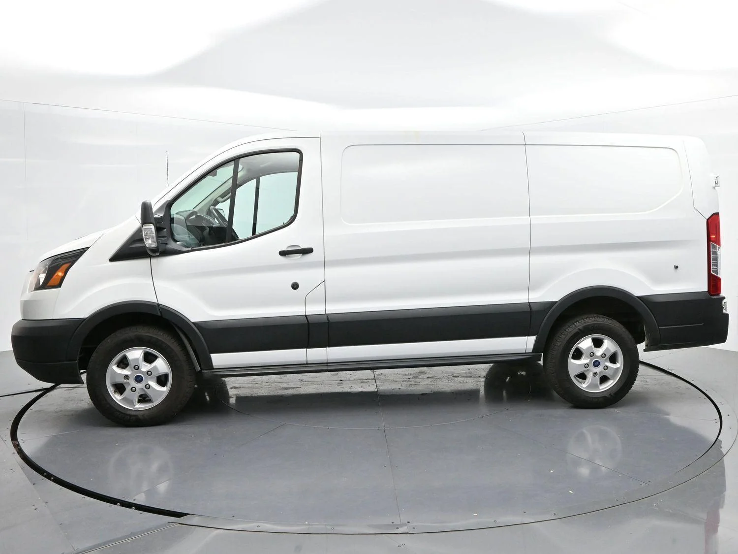Used 2019  Ford 250 image 4