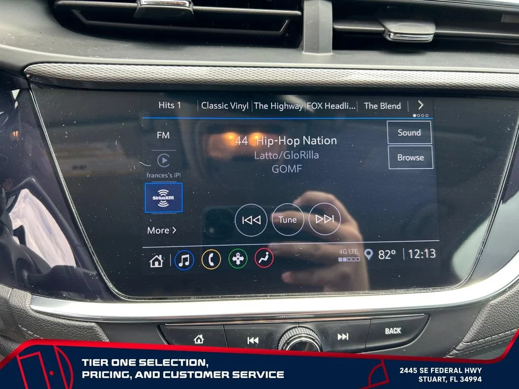 Used 2023 White Frost Tricoat Buick Select image 22