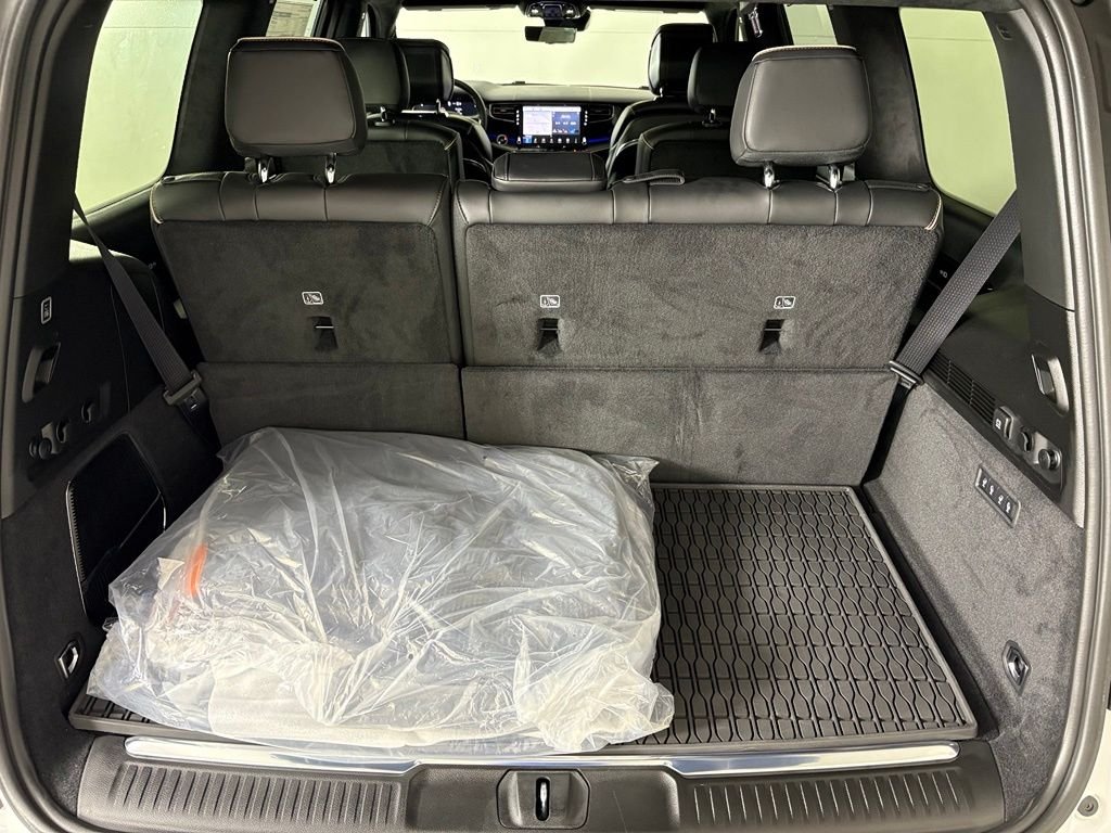 New 2026 Bright White Clear-Coat Exterior Paint Jeep Summit Reserve image 44