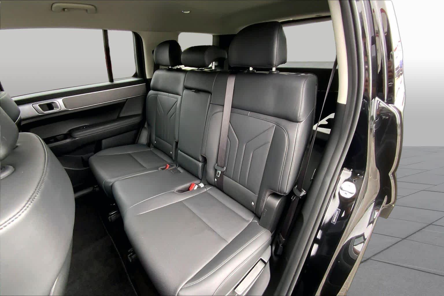 Used 2026 Phantom Black Hyundai SEL image 17