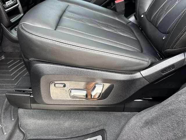 Used 2025 Black Sapphire Me BMW M60i image 11