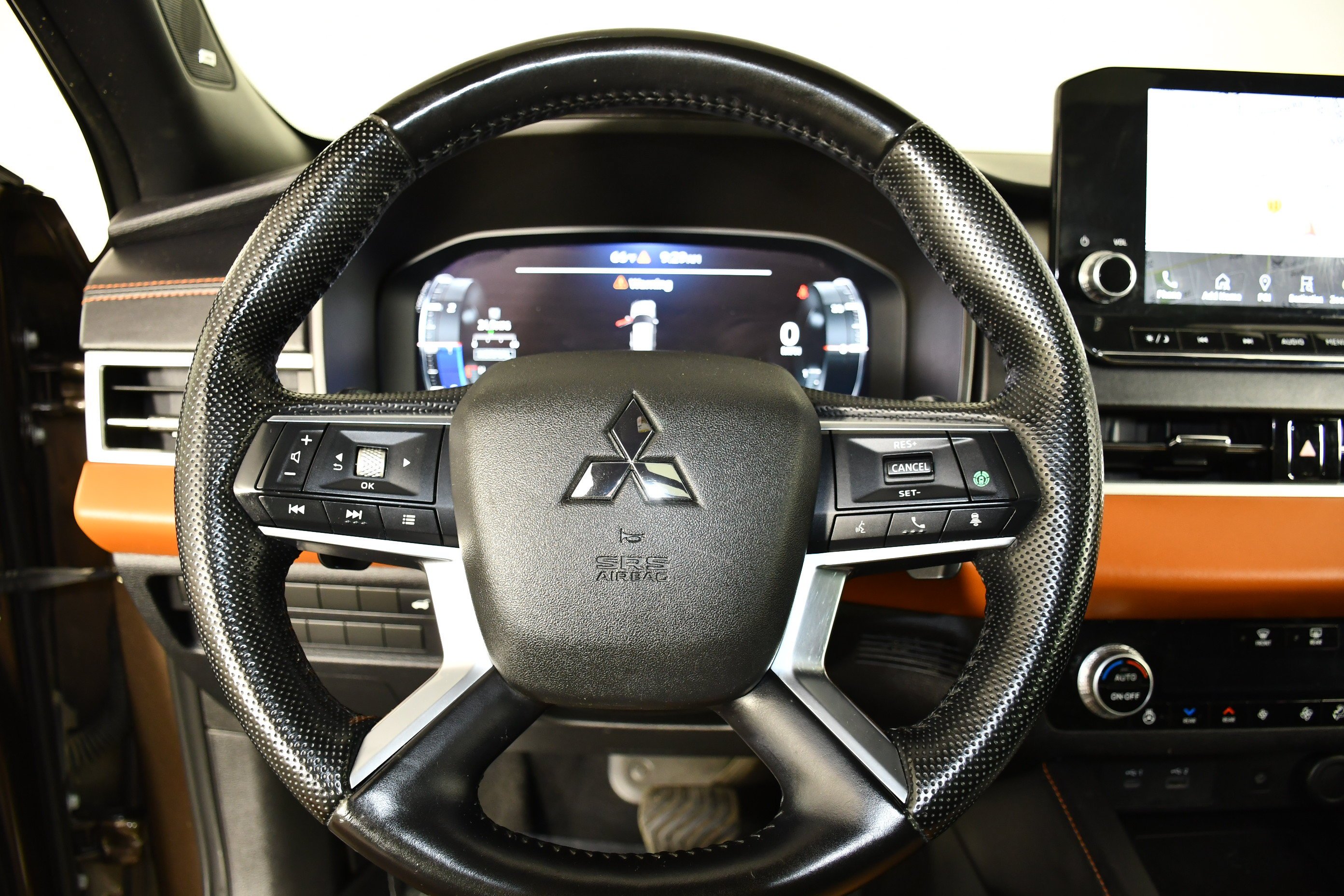 Used 2022 Deep Bronze Metallic Mitsubishi SEL image 19