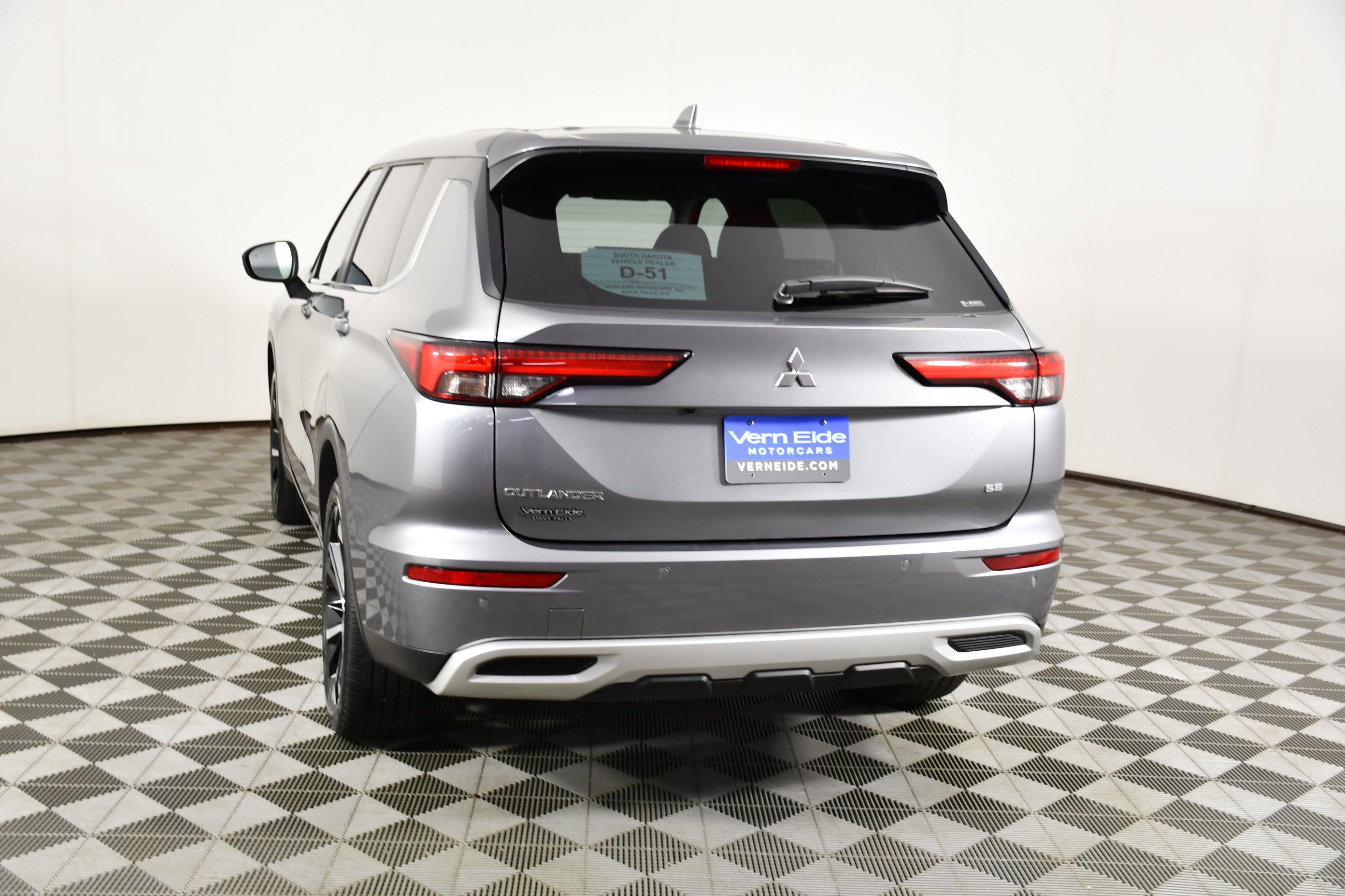 Used 2024 Mercury Gray Metallic Mitsubishi SE image 7