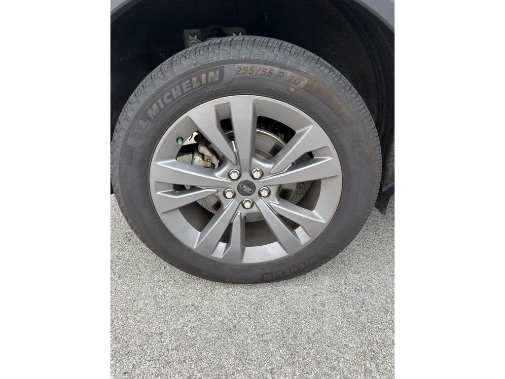 Used 2025 Vapor Blue Metallic Ford Active image 5