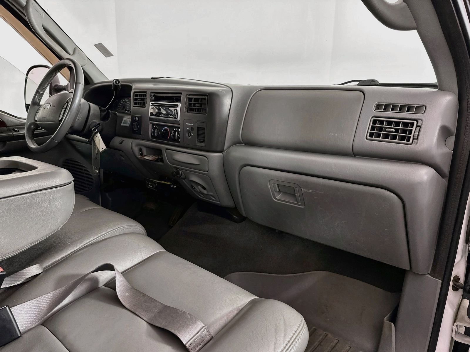 Used 2004 Oxford White Clearcoat Ford Lariat image 26
