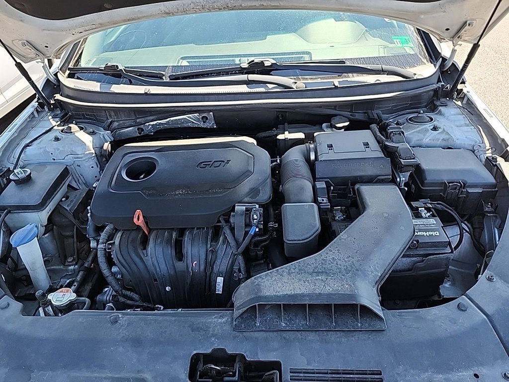 Used 2019 Silver Hyundai SE image 17