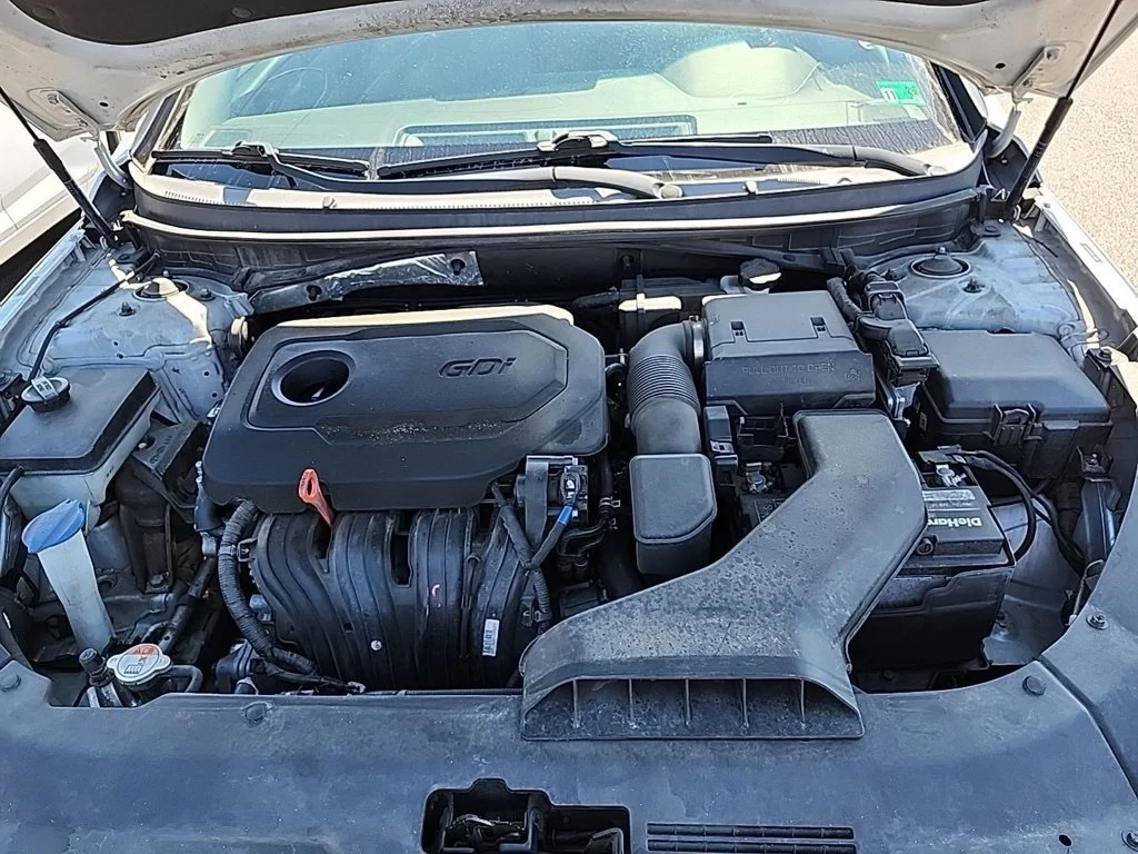 Used 2019 Silver Hyundai SE image 17