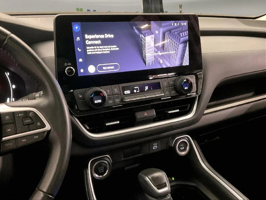Used 2025 Beige Toyota XLE image 9