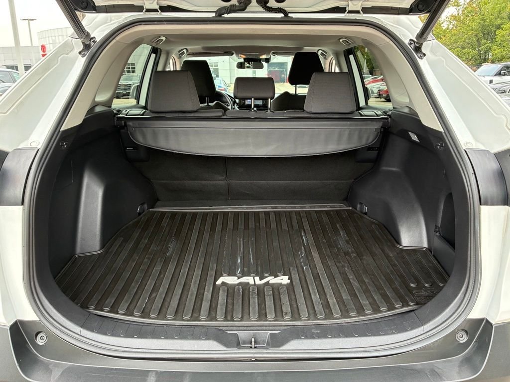 Used 2020 White Toyota XLE image 27