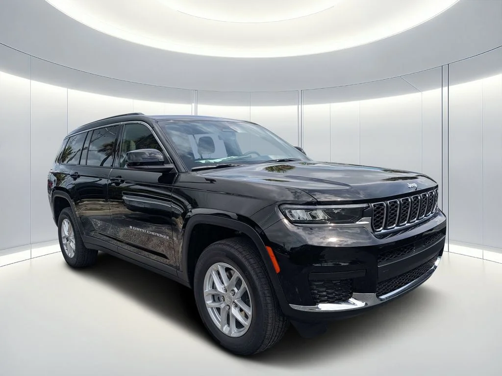 New 2026 Diamond Black Crystal Pearlcoat Jeep Laredo image 2