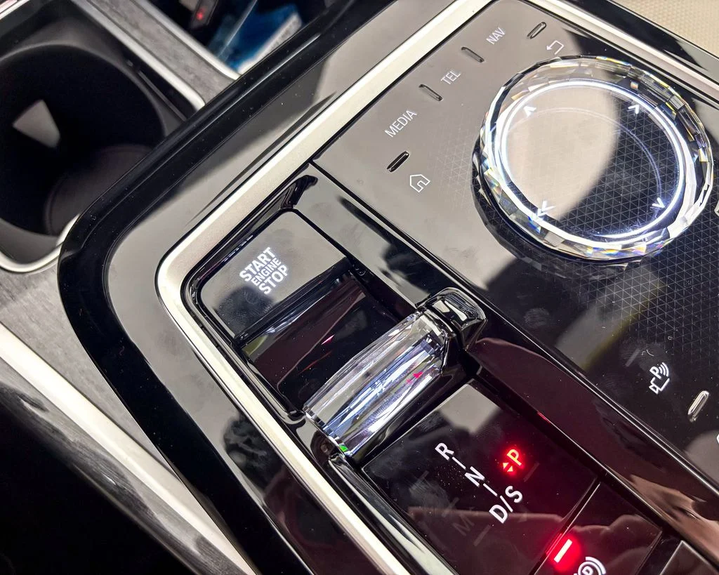 2025 BMW 7 Series 750e - Photo 46