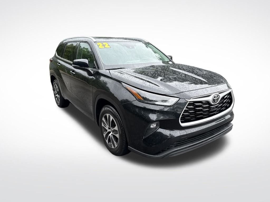 Used 2022 Black Toyota XLE image 3