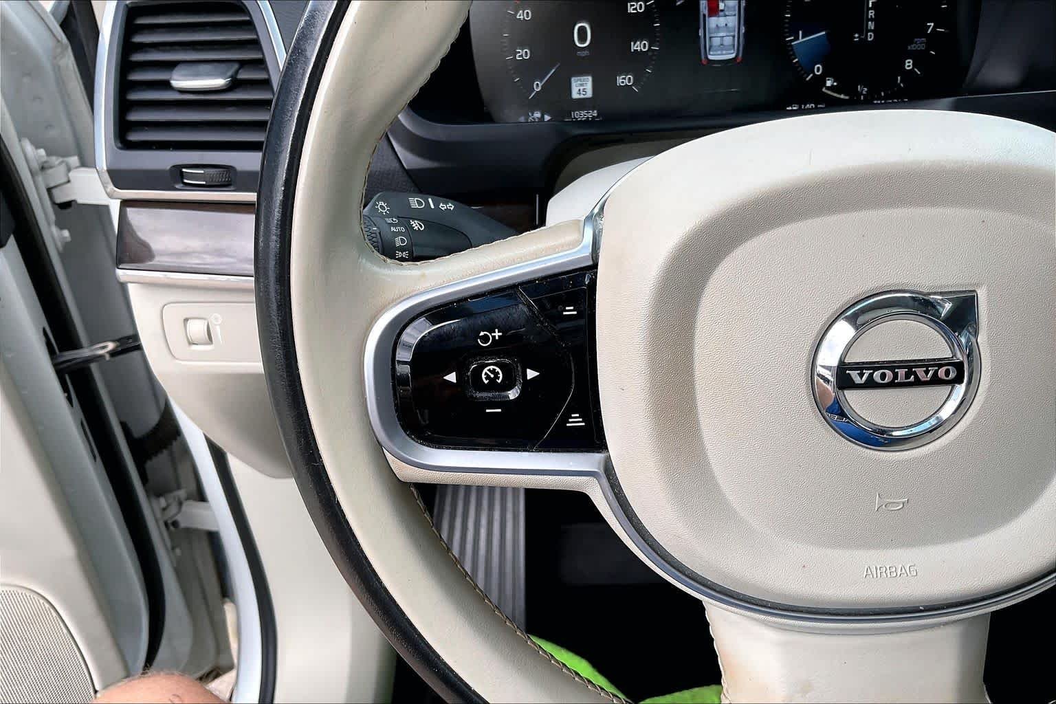 Used 2019 Crystal White Pearl Metallic Volvo Momentum image 23