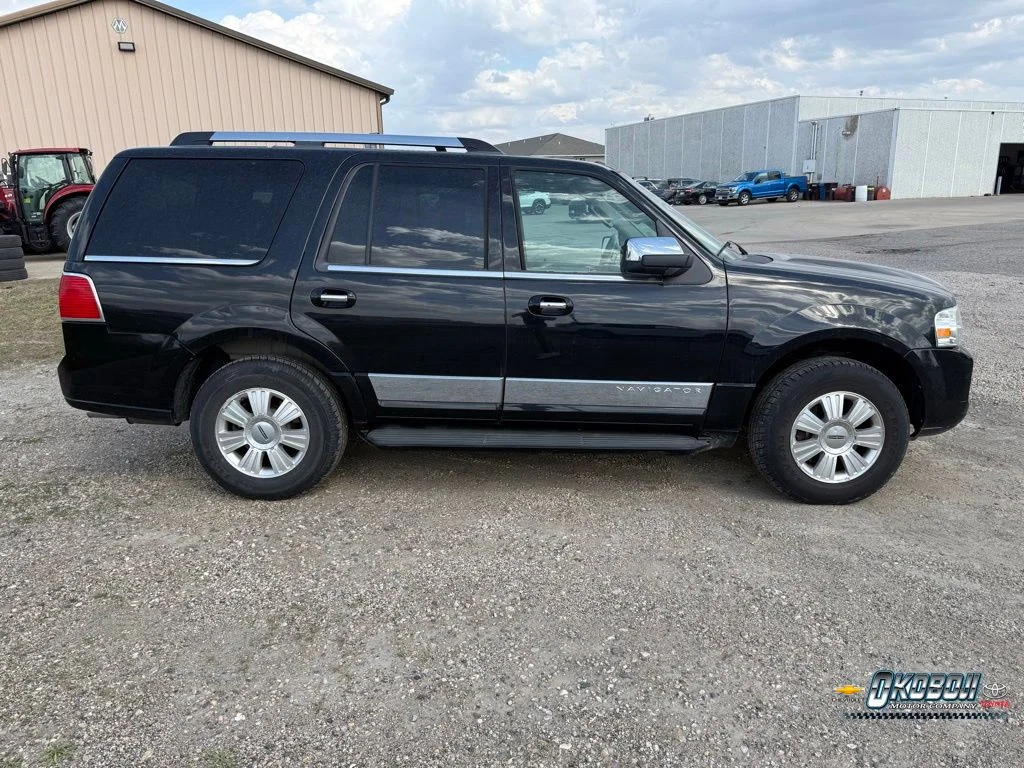 Used 2009 Lincoln Navigator Luxury with VIN 5LMFU28569EJ00929 for sale in Spirit Lake, IA