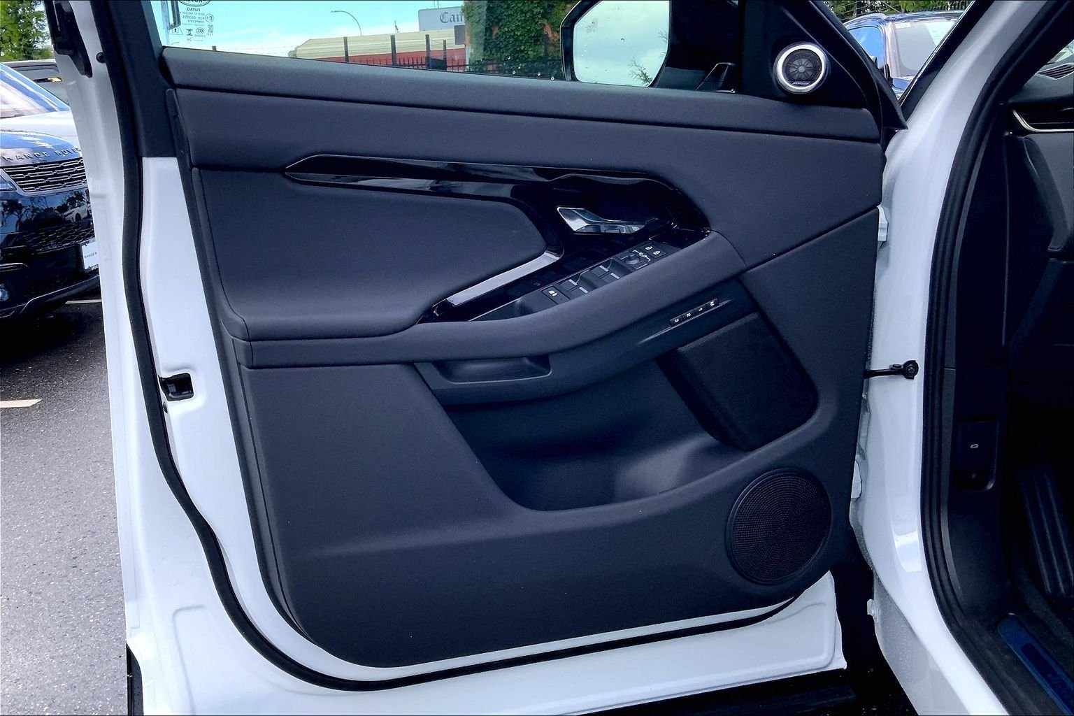 New 2026 Fuji White Land Rover Hoxton Edition image 10
