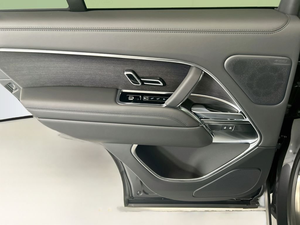 New 2026 Carpathian Grey Land Rover SE image 25