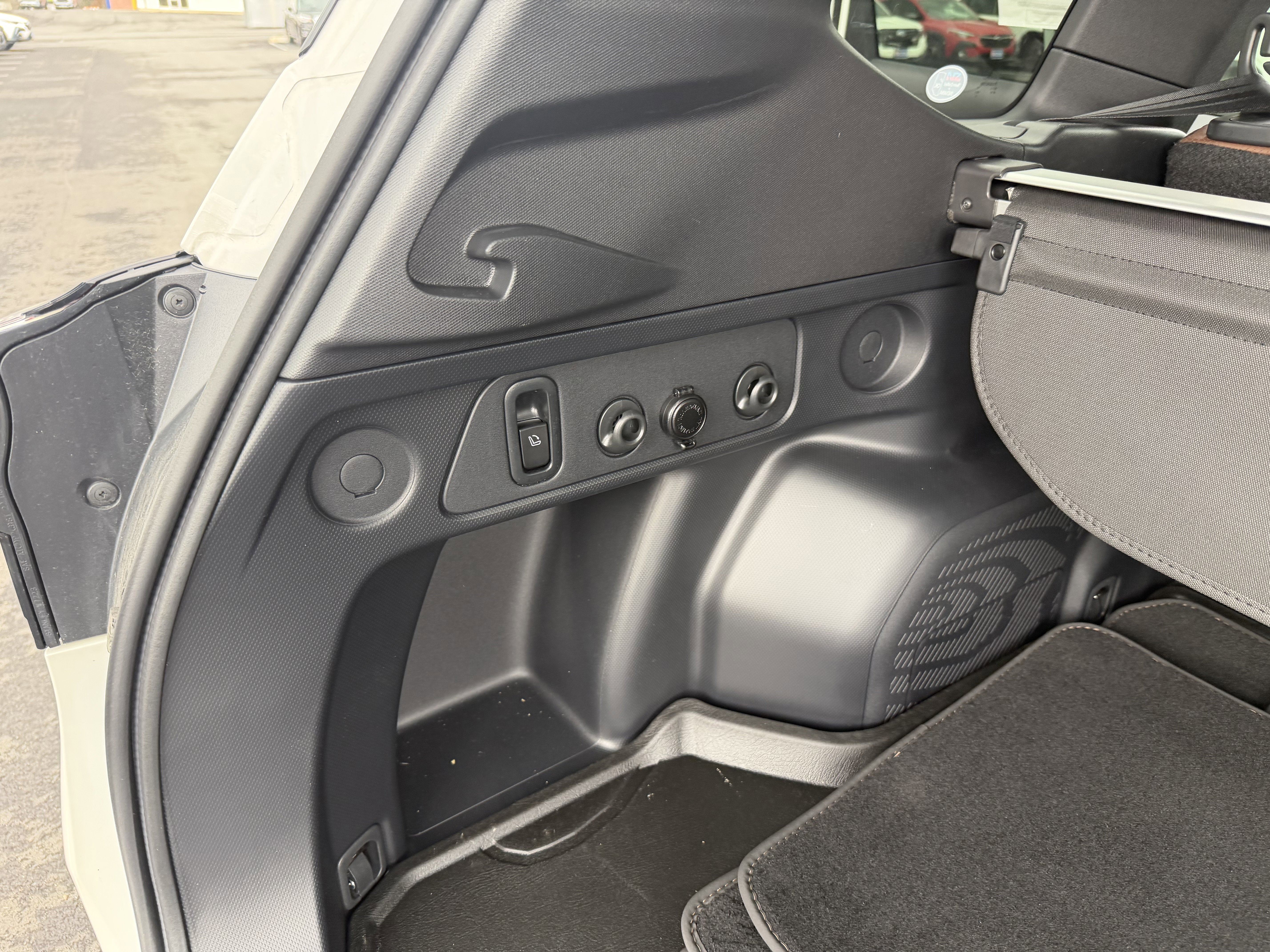 Used 2026 Crystal White Pearl Subaru Touring image 23