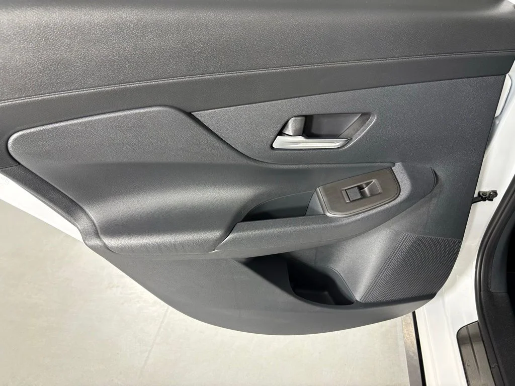 New 2026 Aspen White TriCoat / Super Black Two-tone Nissan SR image 36