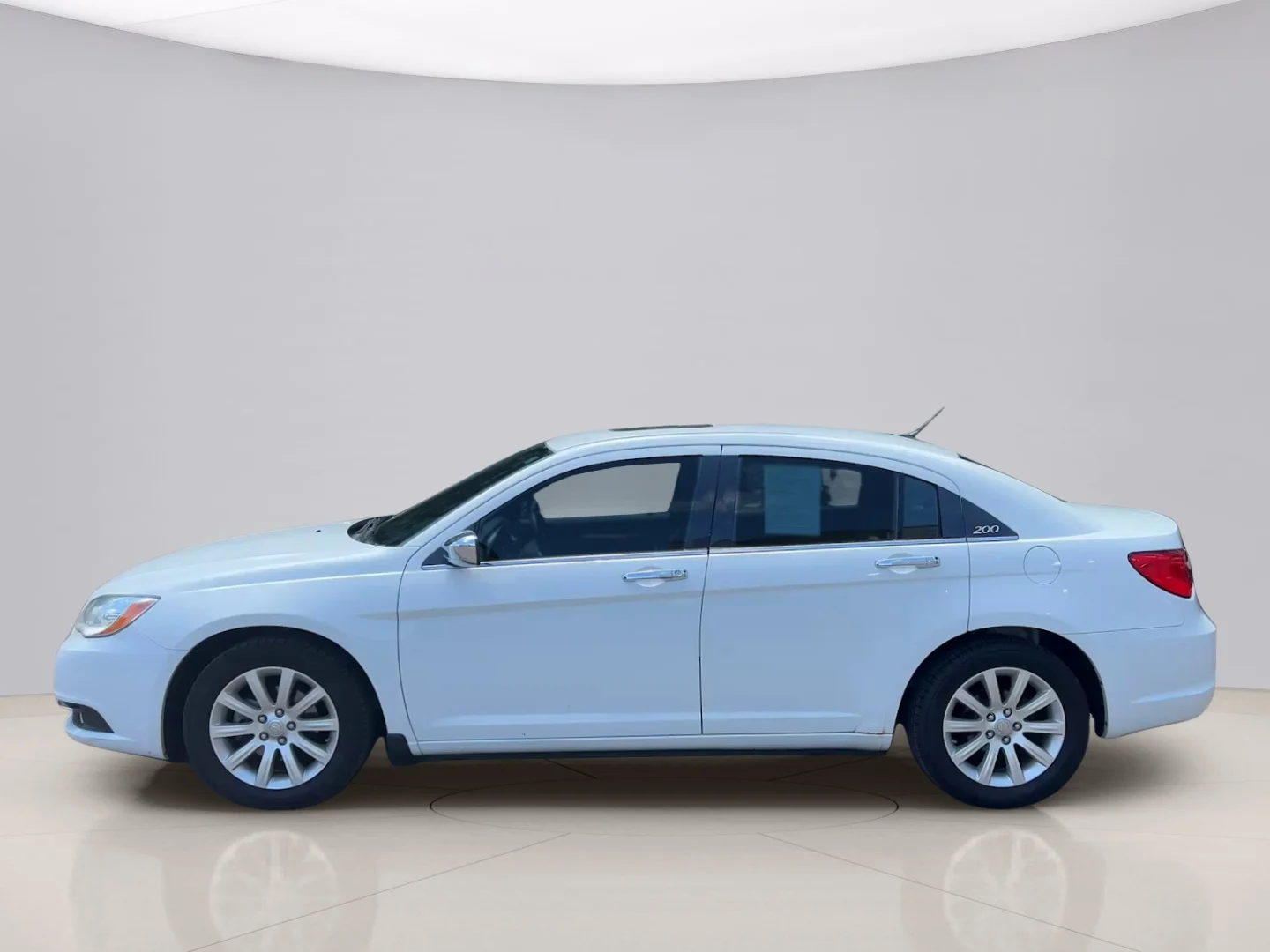 Used 2014 White Chrysler LIMITED image 2