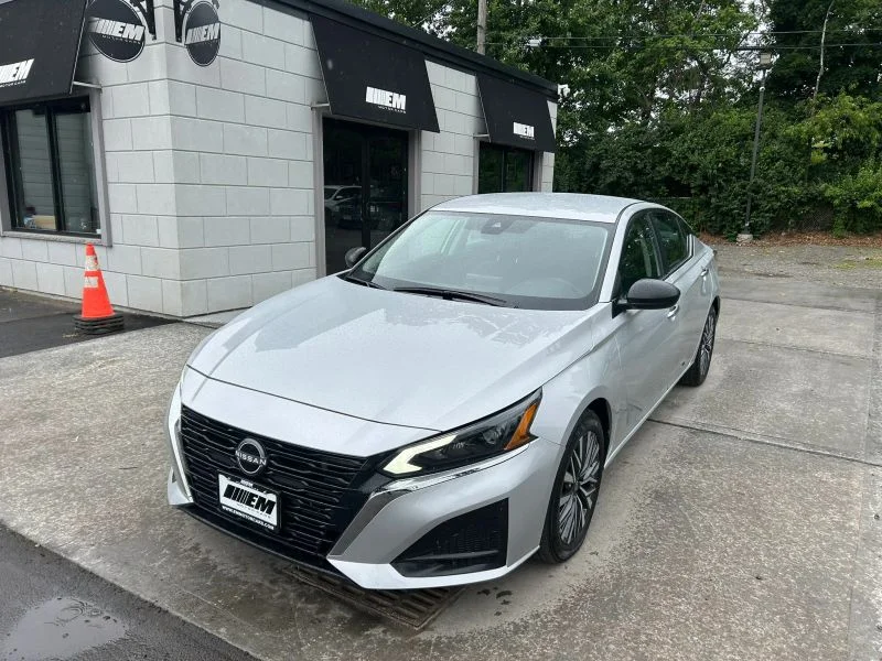 Used 2024 Silver Nissan 2.5 SV Sedan 4D image 53