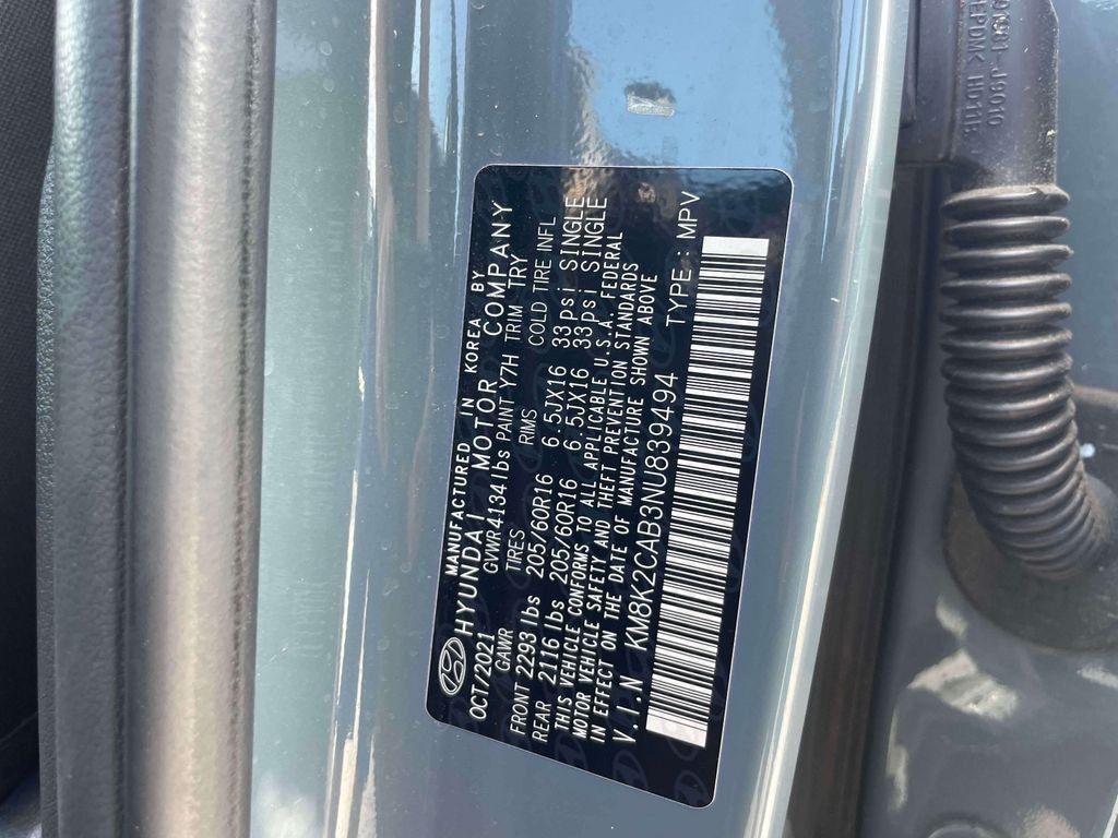 Used 2022 Green Hyundai SE image 18