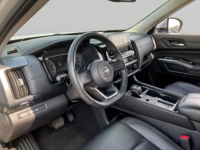 Used 2025 Silver Nissan SL image 19