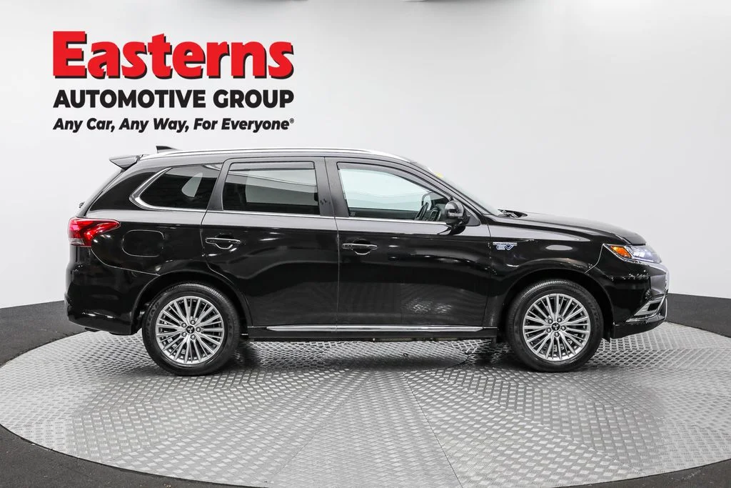 Used 2021 Black Mitsubishi SEL image 4