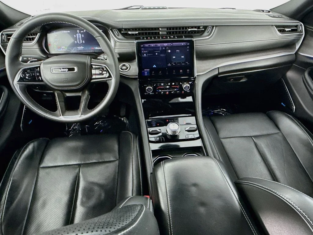 Used 2022 Gray Jeep Overland 4xe image 23