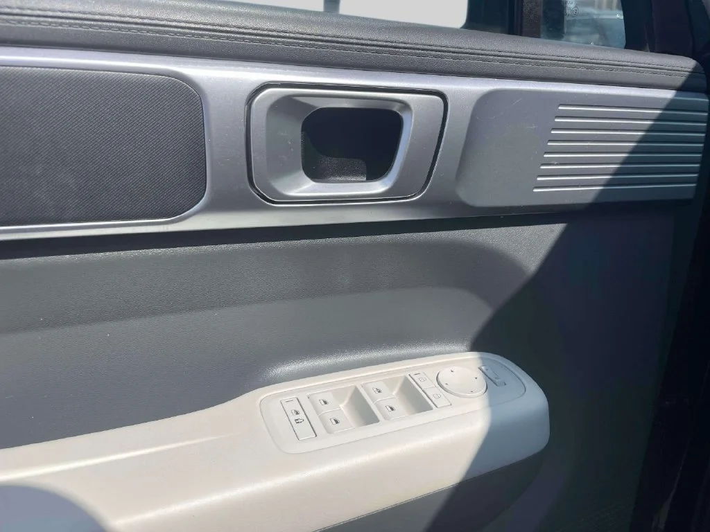 Certified Used 2024 Black Hyundai SE image 17
