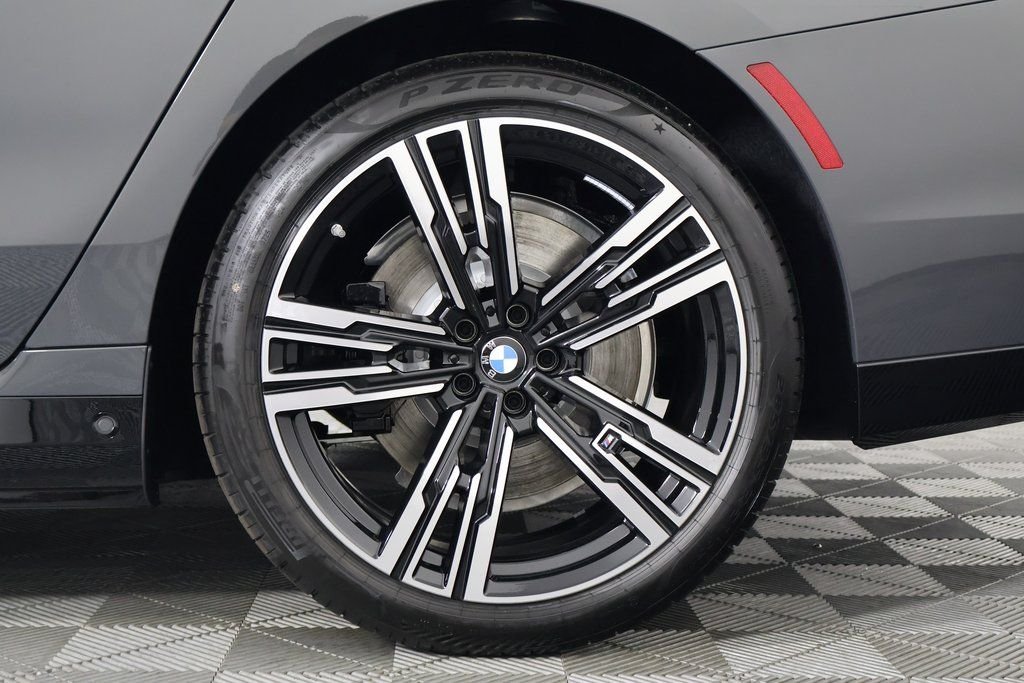 2026 BMW 7 Series 750e - Photo 10