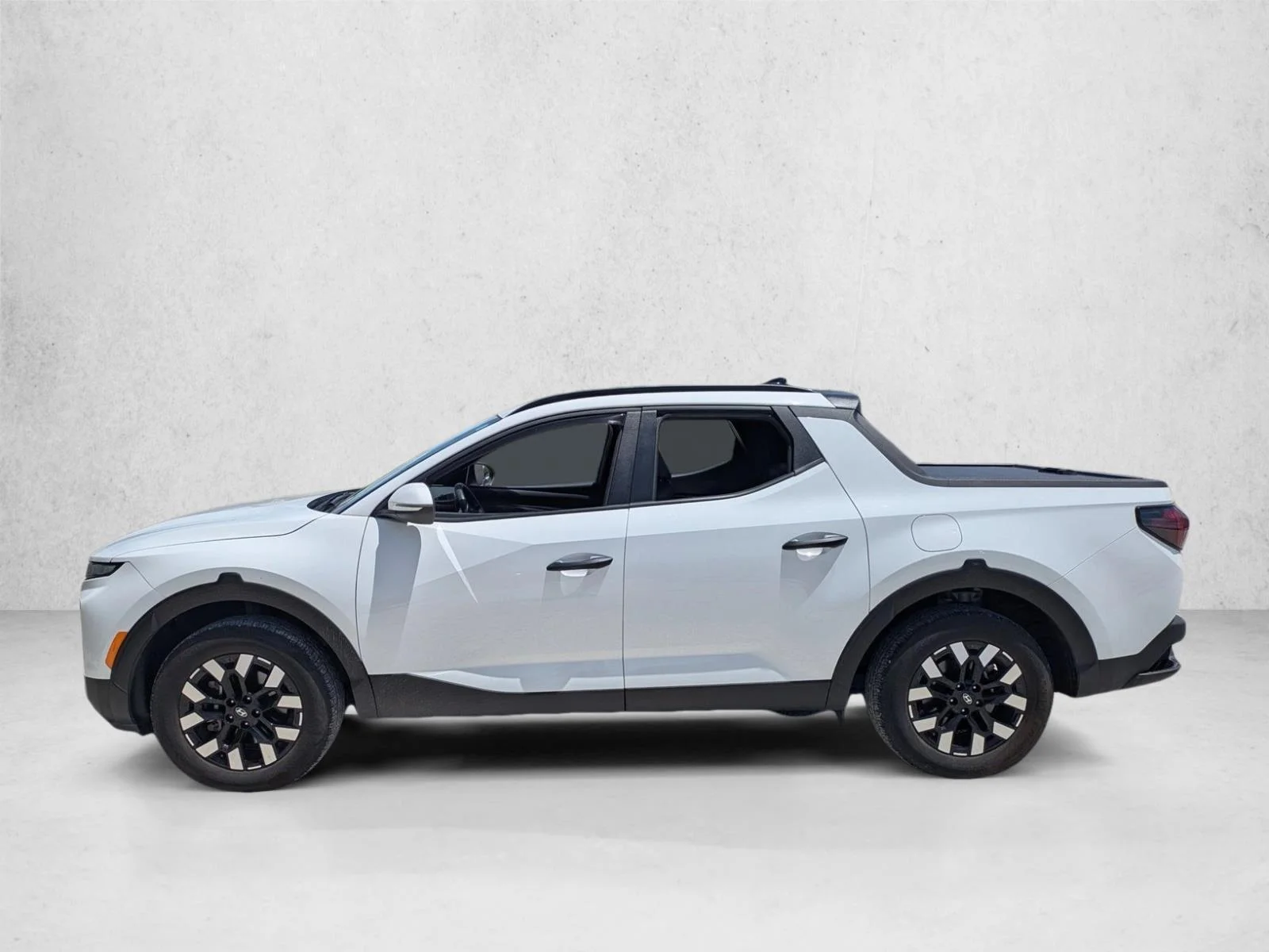 Used 2025 Atlas White Hyundai SEL Activity image 8