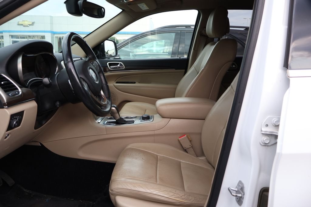 Used 2017 White Jeep Limited image 11