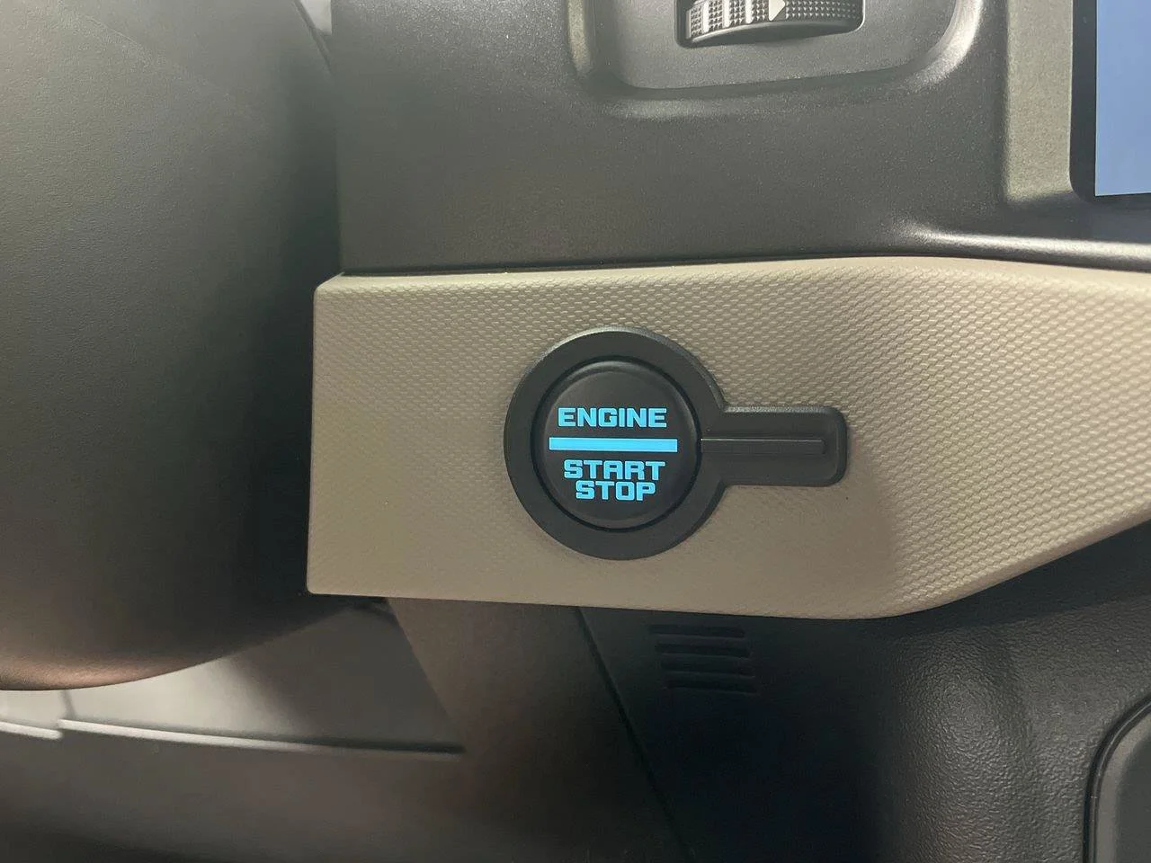 Used 2023 Black Ford Wildtrak image 19
