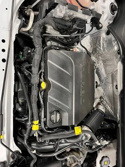 Used 2025 White Chevrolet 2RS image 25