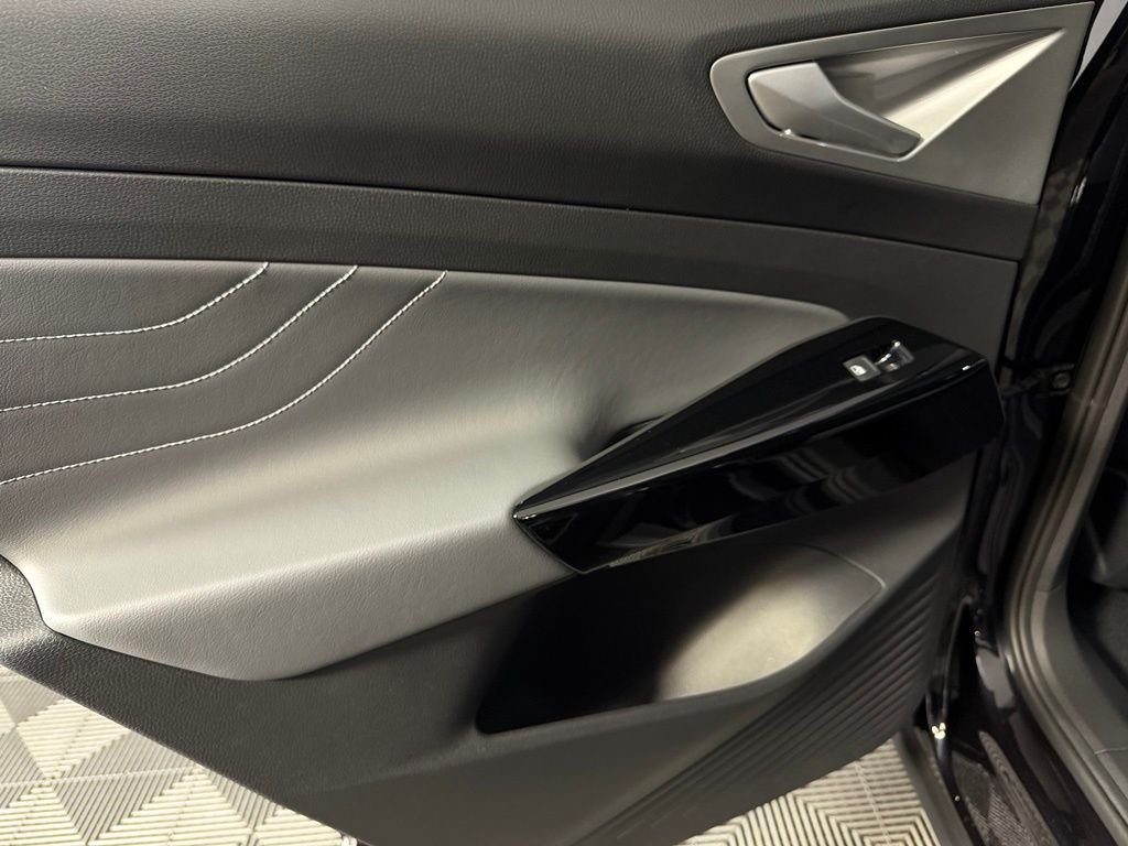Used 2023 Black Volkswagen Pro S image 27