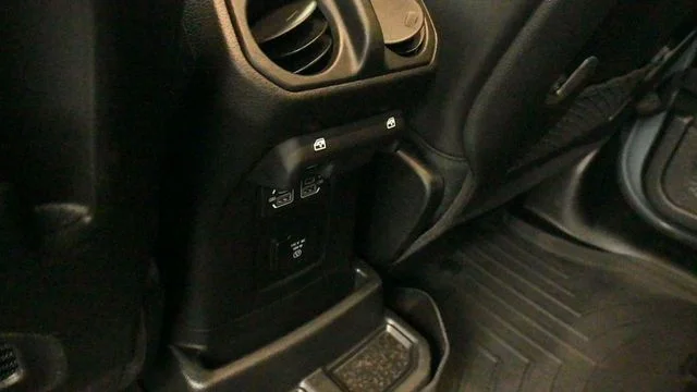 Certified Used 2025 Anvil Clearcoat Jeep Rubicon X image 12