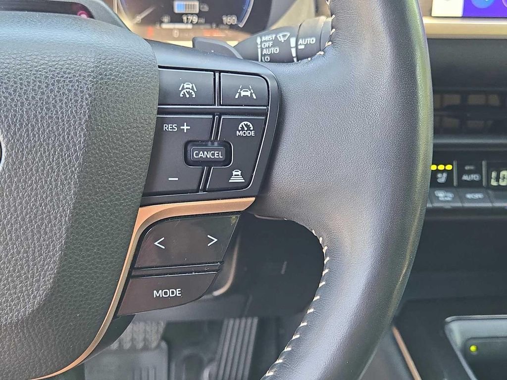 Certified Used 2024  Toyota Platinum image 24