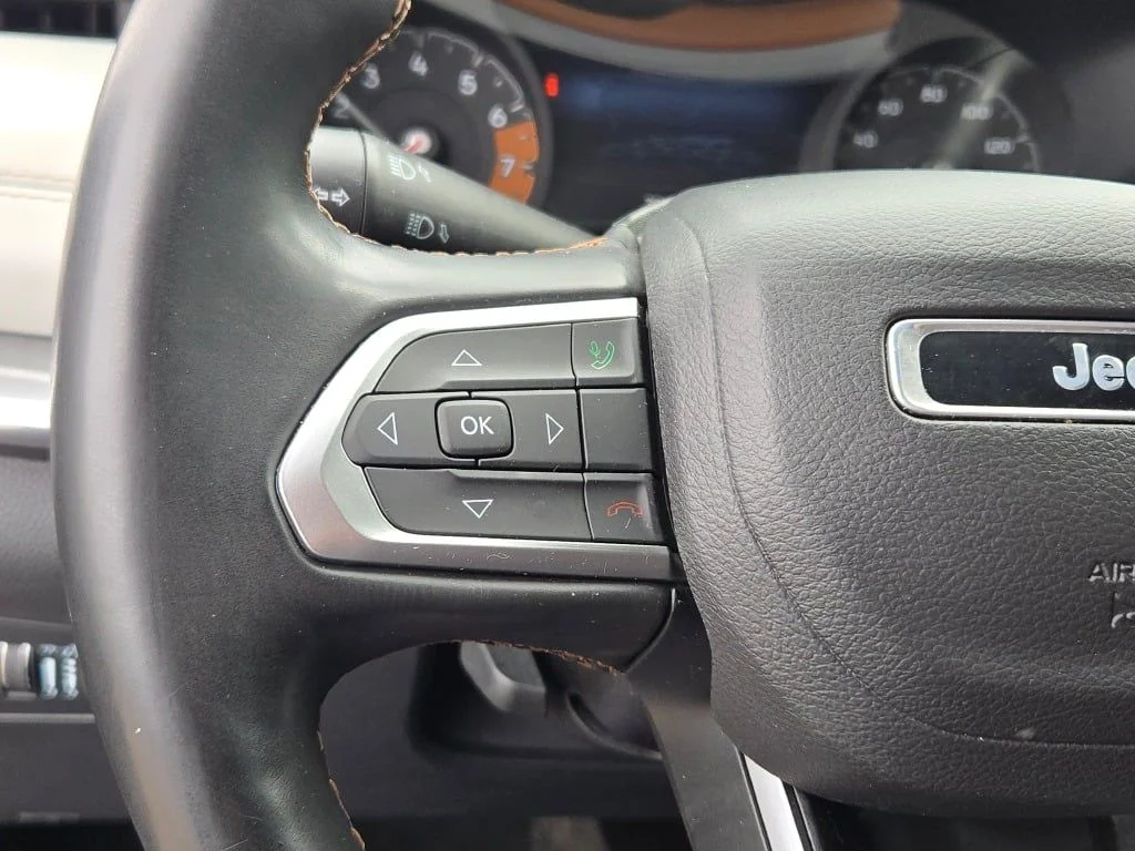 Used 2022 Black Jeep Limited image 31