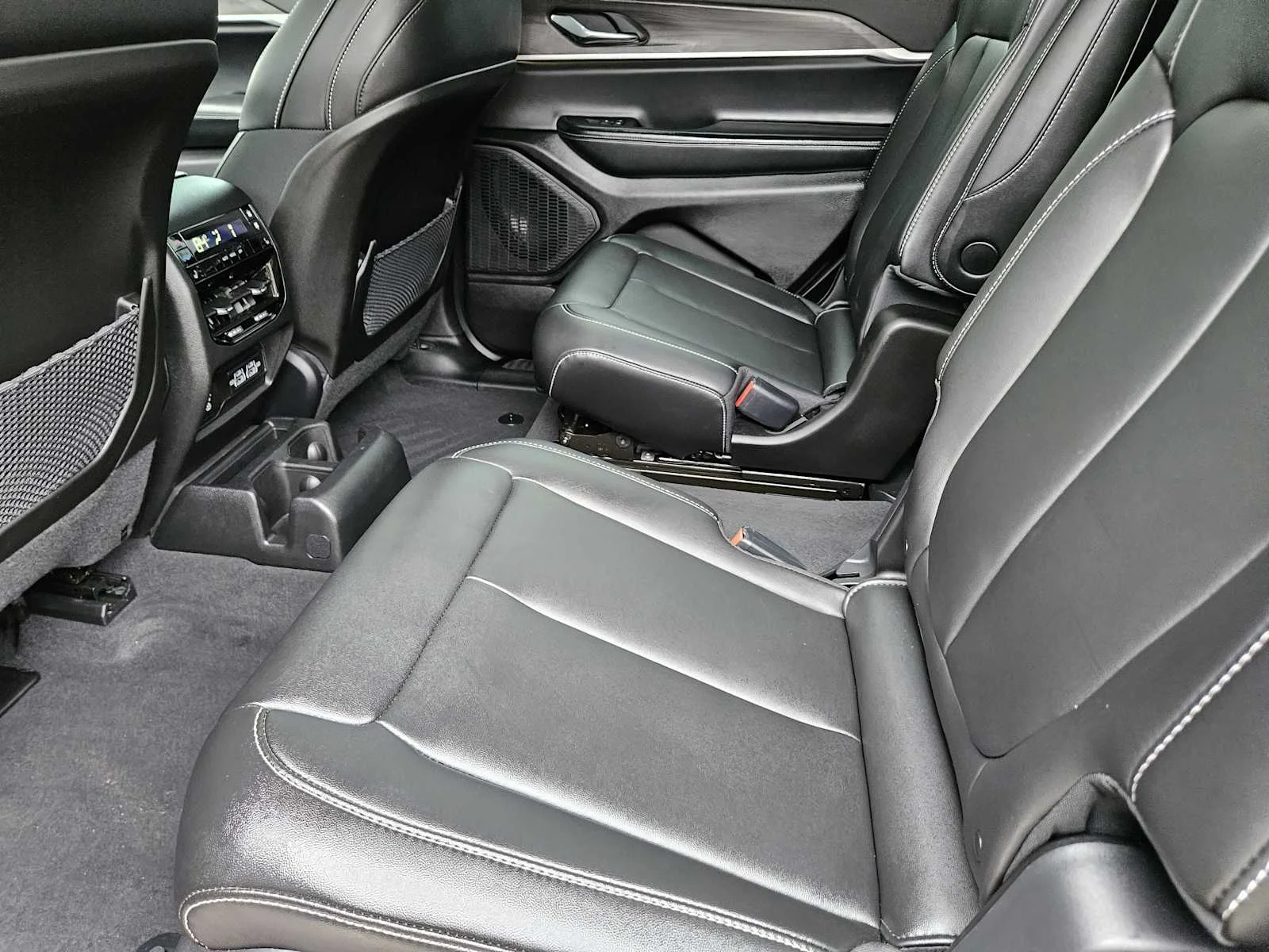 Used 2025 Baltic Gray Metallic Clearcoat Jeep Limited image 21