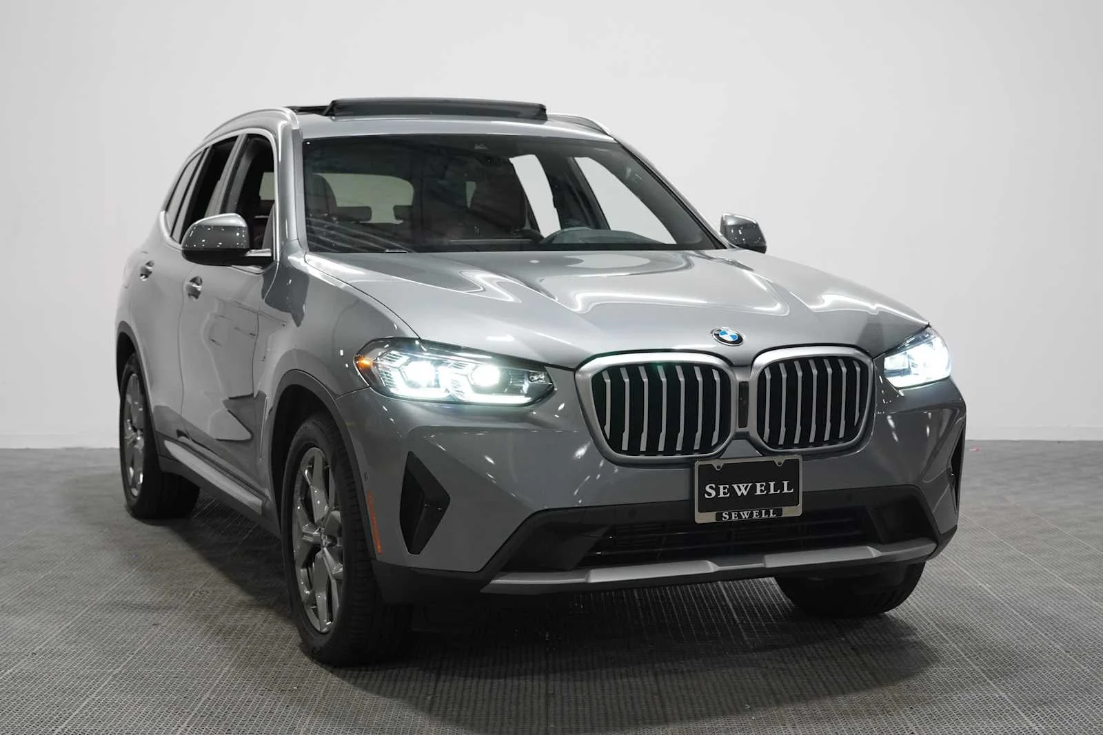 Certified Used 2024 Skyscraper Grey Metallic BMW xDrive30i image 3