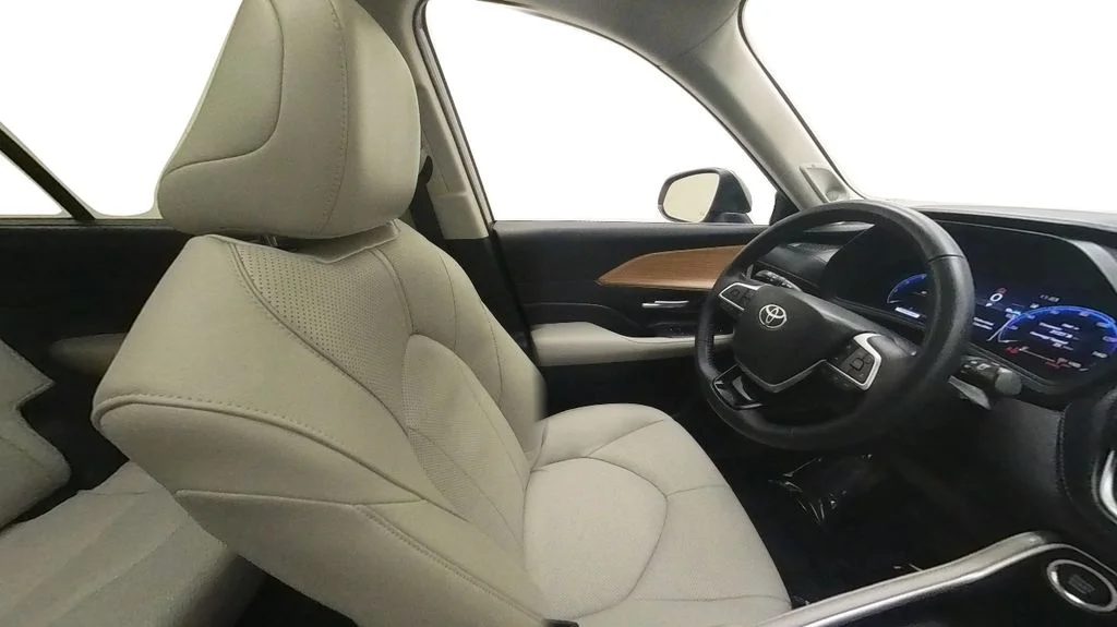 Certified Used 2025  Toyota Limited image 34