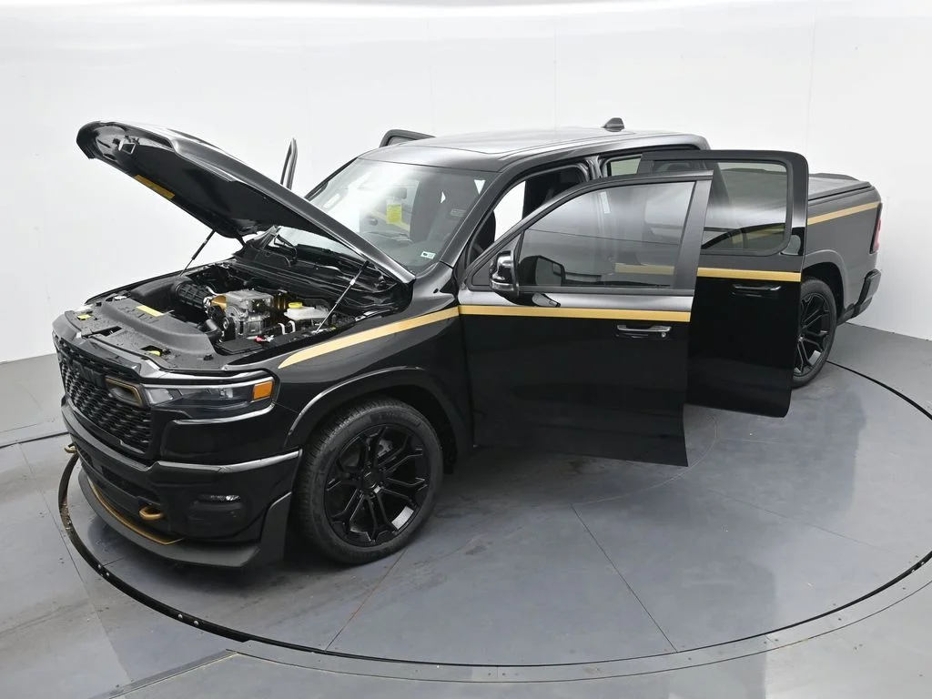 New 2026 Diamond Black Crystal Pearl-Coat Exterior Paint RAM Big Horn image 44