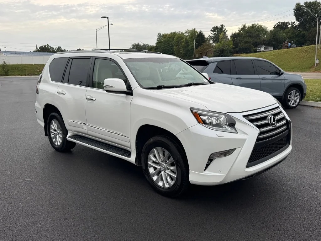 Used 2019 White Lexus 460 image 2