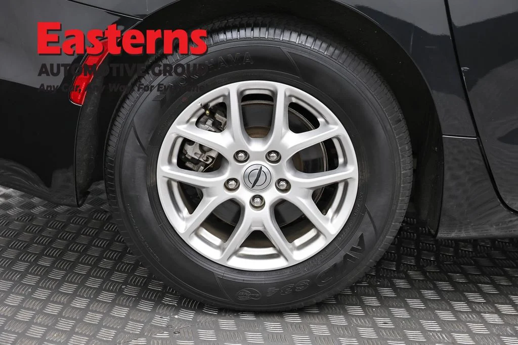 Used 2023 Black Chrysler Touring L image 31