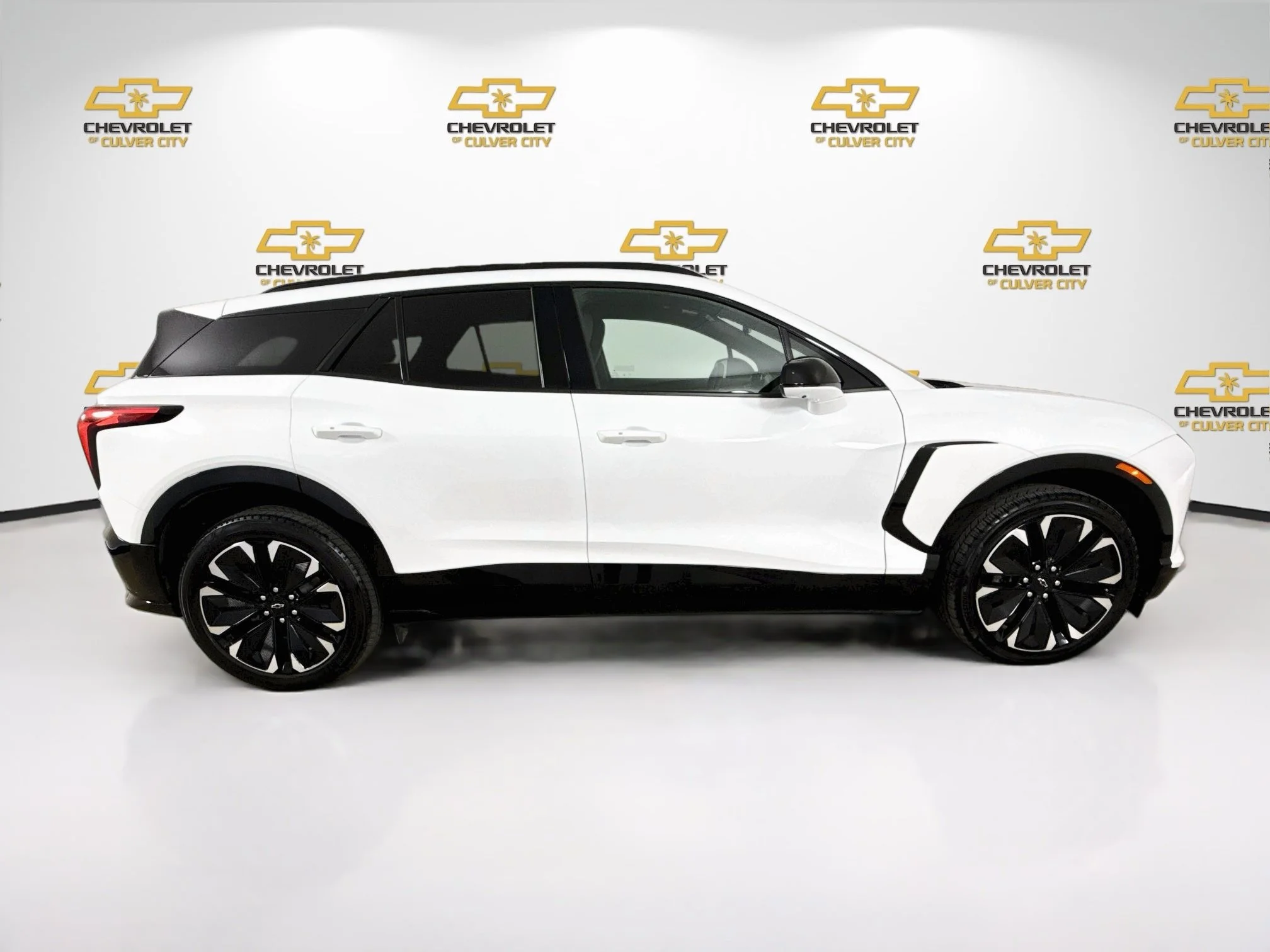 Used 2024 Summit White Chevrolet RS image 9