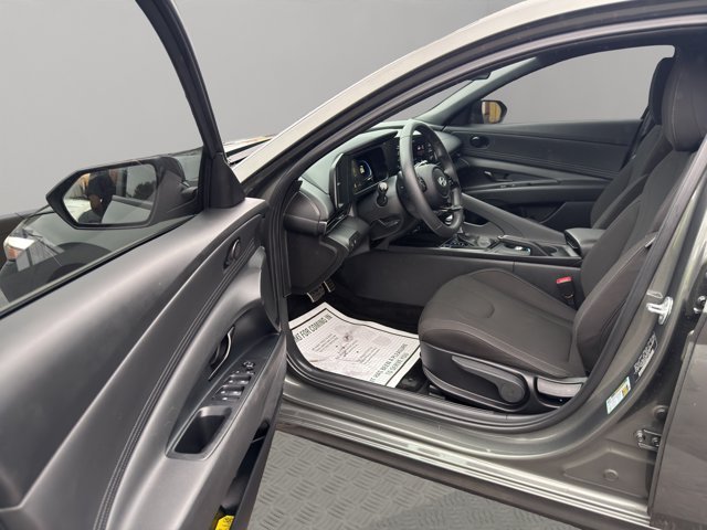 Used 2025 Amazon Gray Hyundai SEL Sport image 25