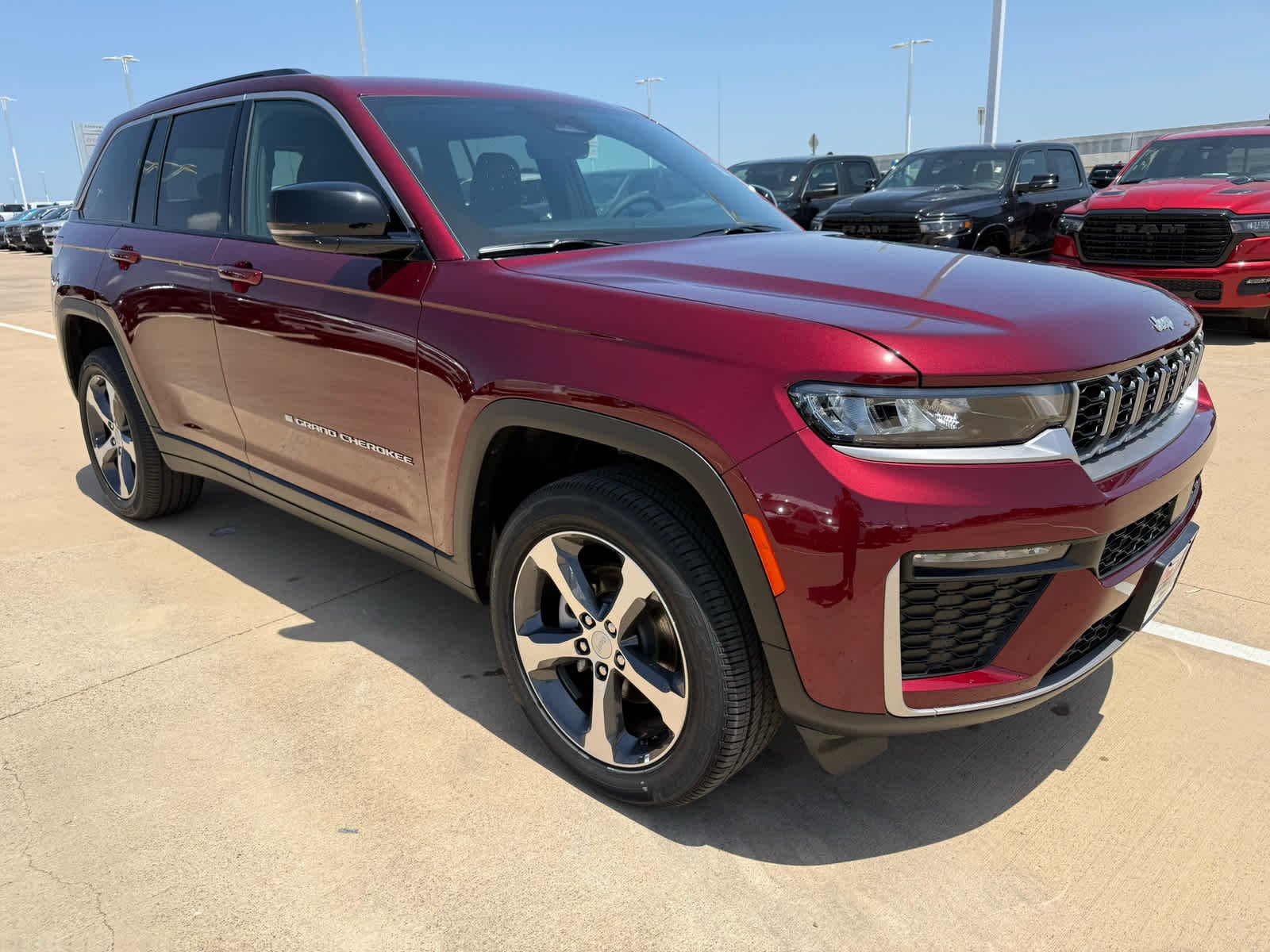 New 2026 Velvet Red Pearl-Coat Exterior Paint Jeep Limited image 4