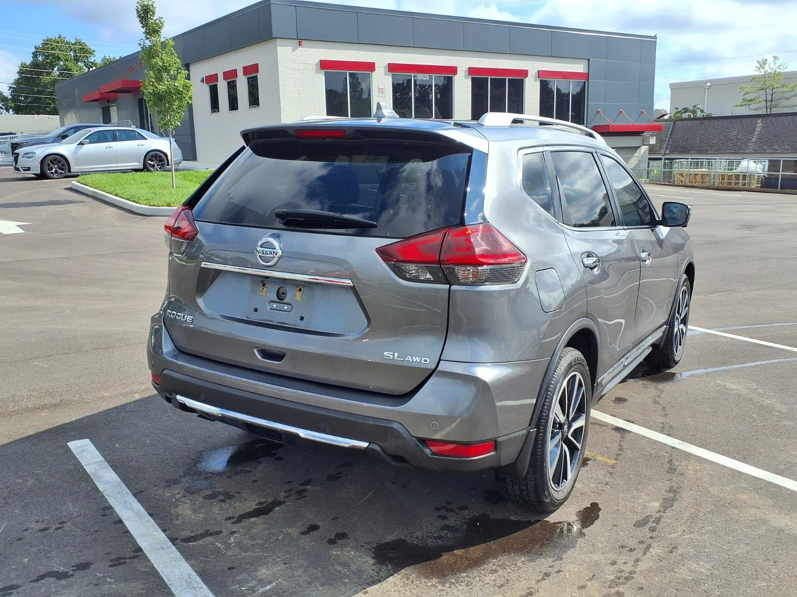 Used 2019 Gun Metallic Nissan SL image 4