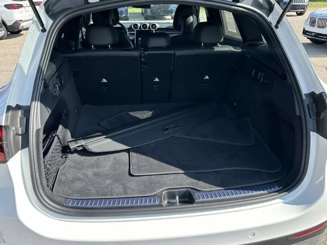 Used 2025 Polar White Mercedes-Benz GLC 300 image 14